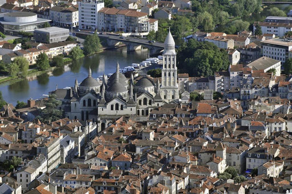 Отель Vvf Perigord Sorges-En-Perigord Экстерьер фото