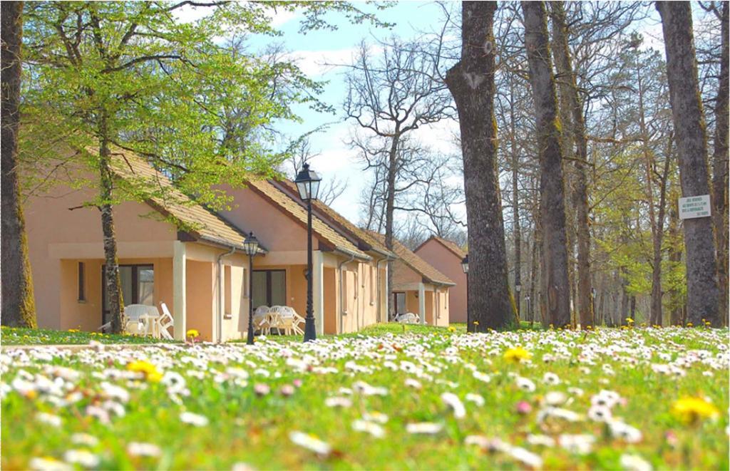 Отель Vvf Perigord Sorges-En-Perigord Экстерьер фото