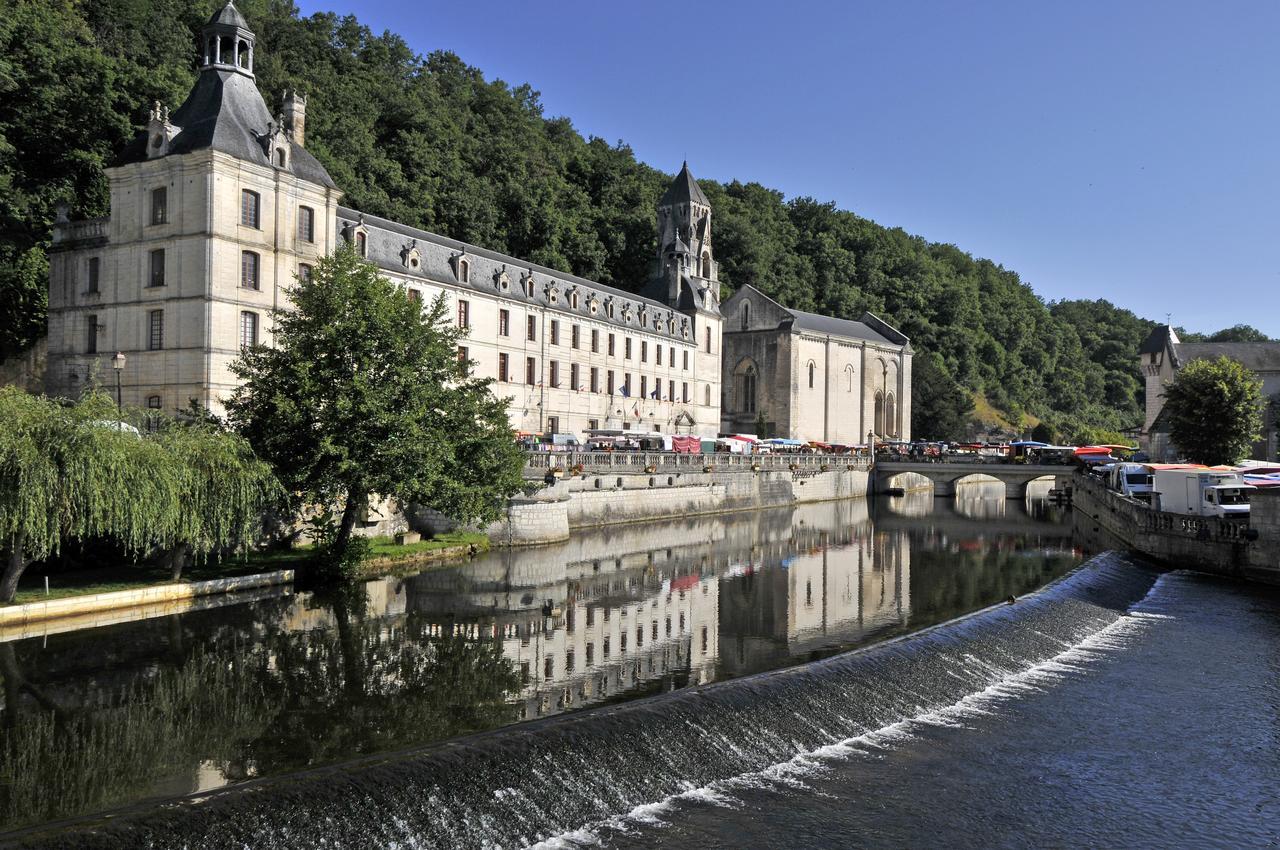 Отель Vvf Perigord Sorges-En-Perigord Экстерьер фото
